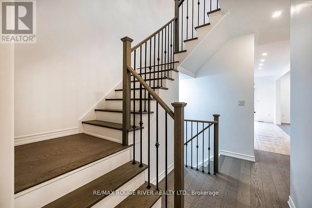 10 MOSES CRESCENT