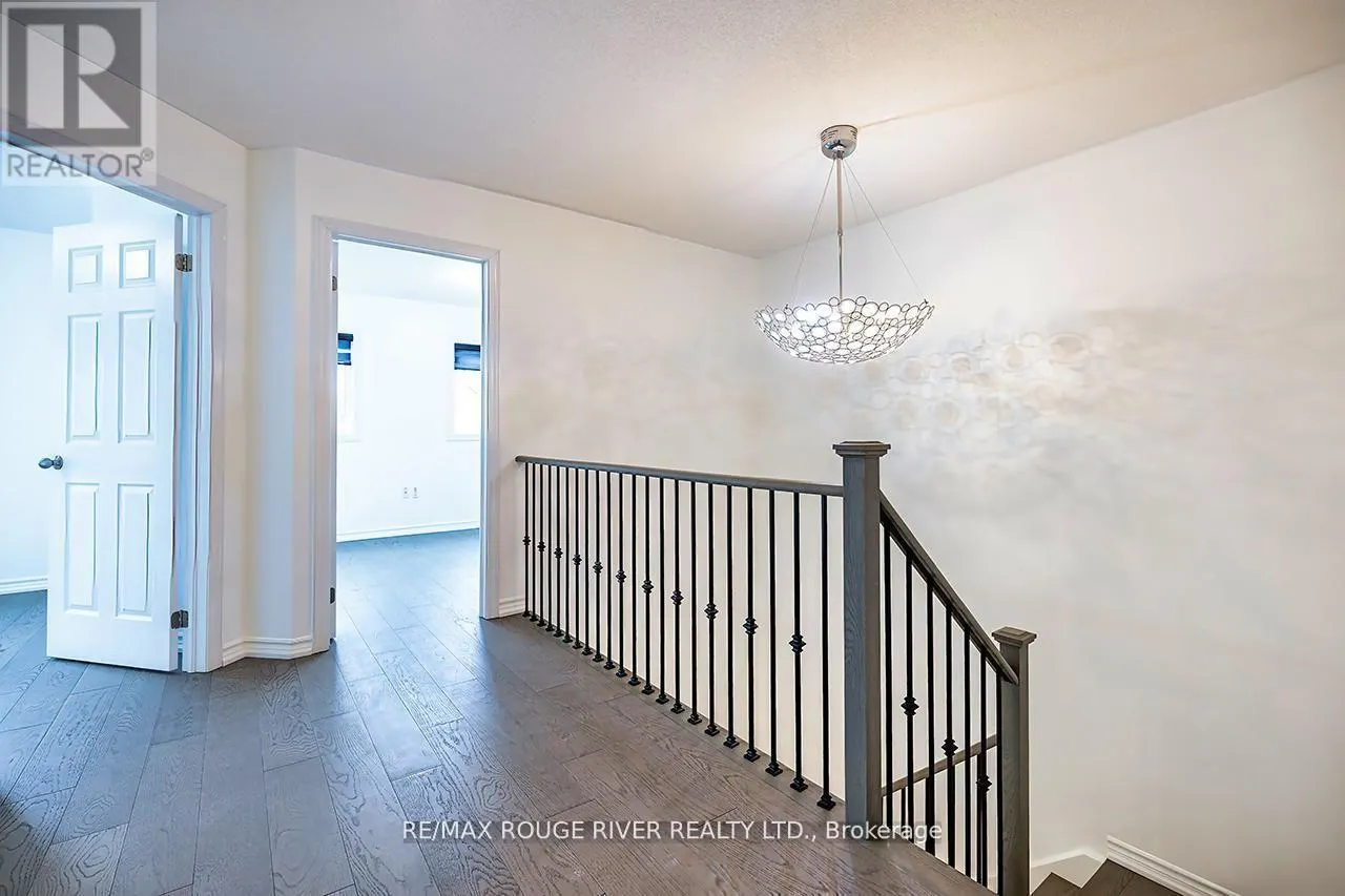 10 MOSES CRESCENT