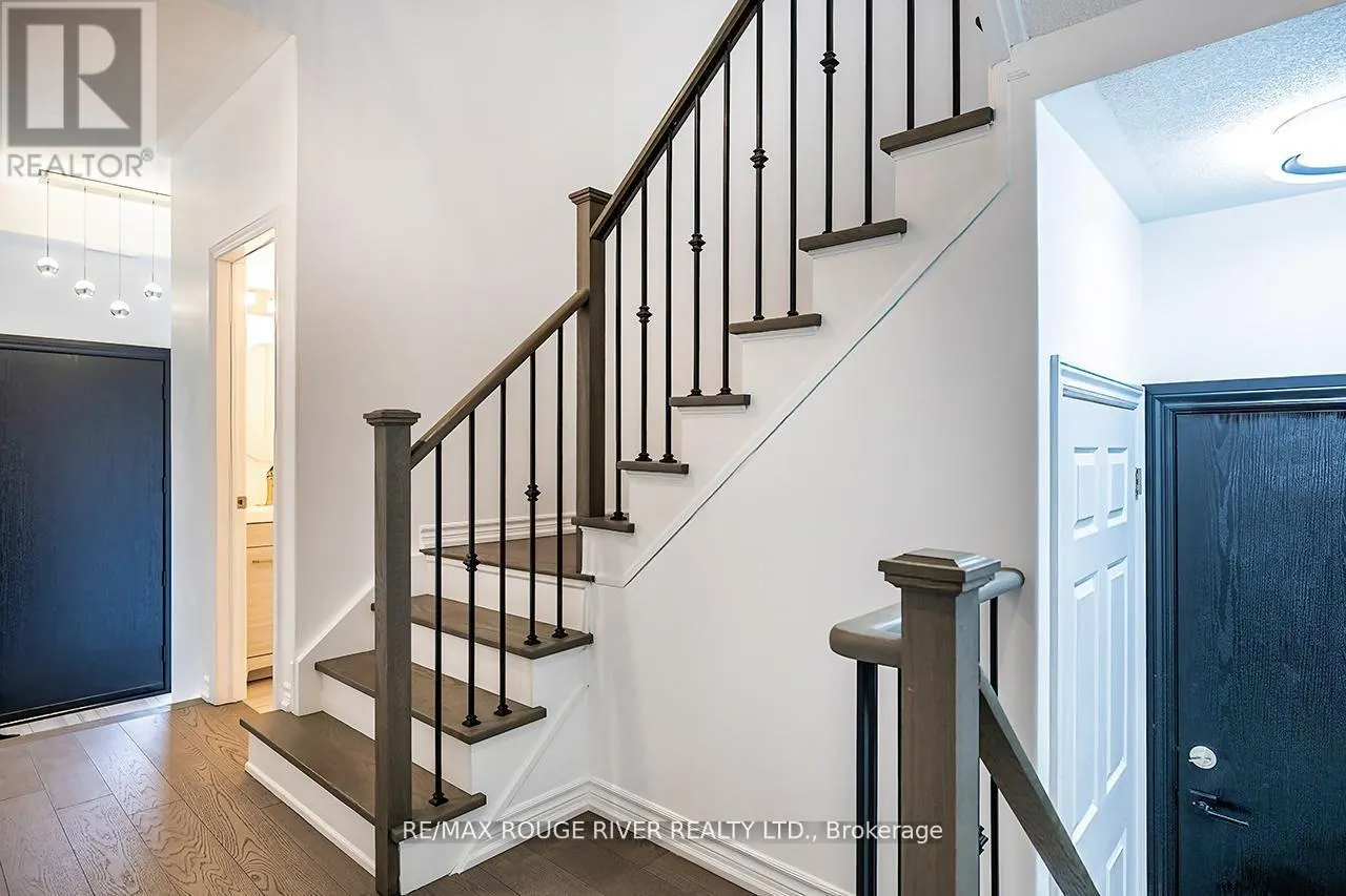 10 MOSES CRESCENT