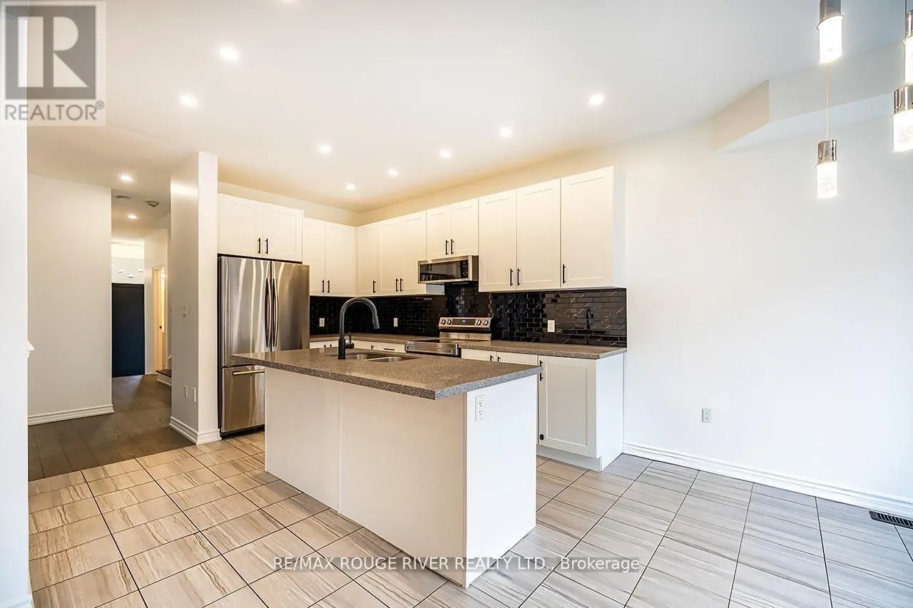 10 MOSES CRESCENT
