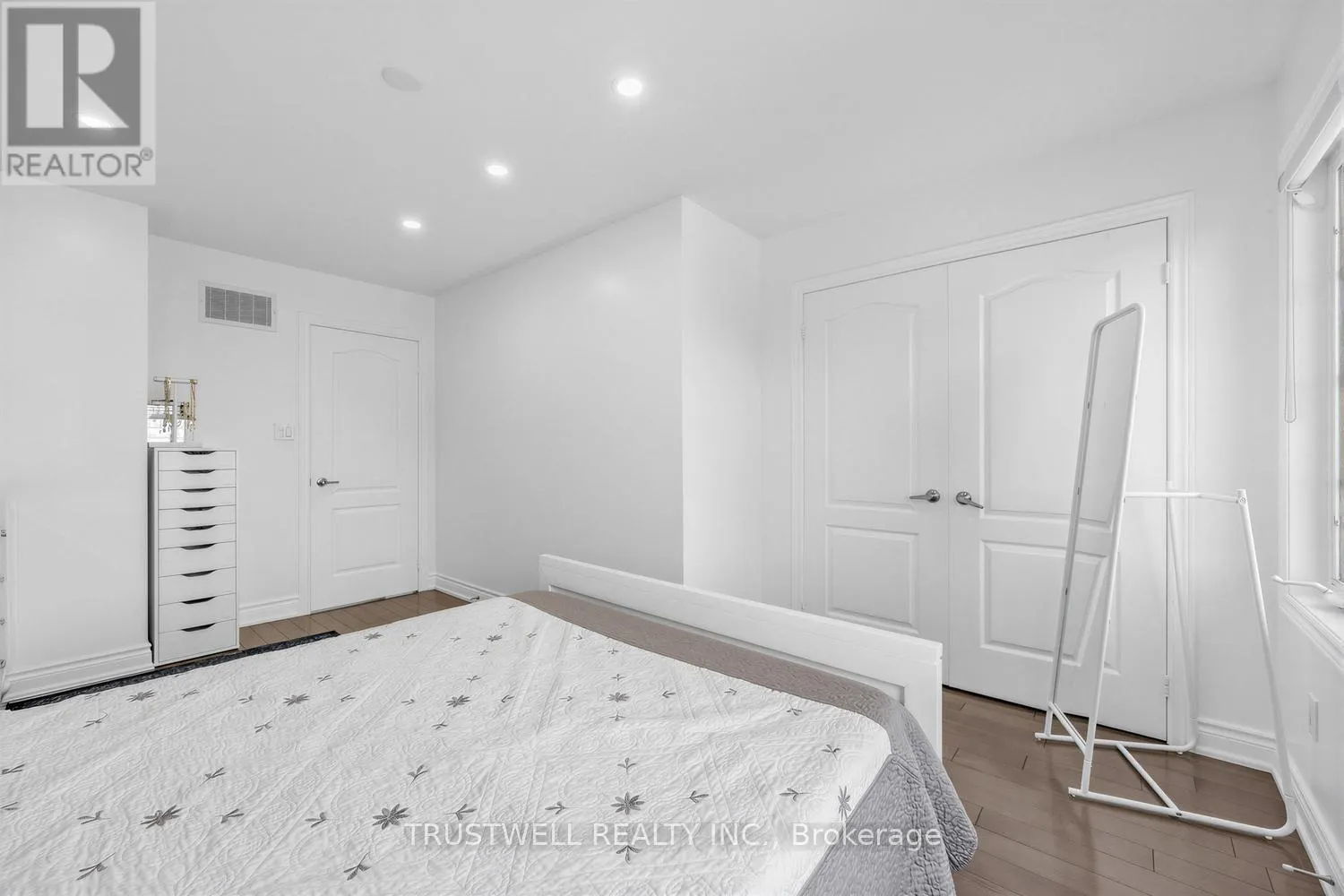 3 WALDRON COURT