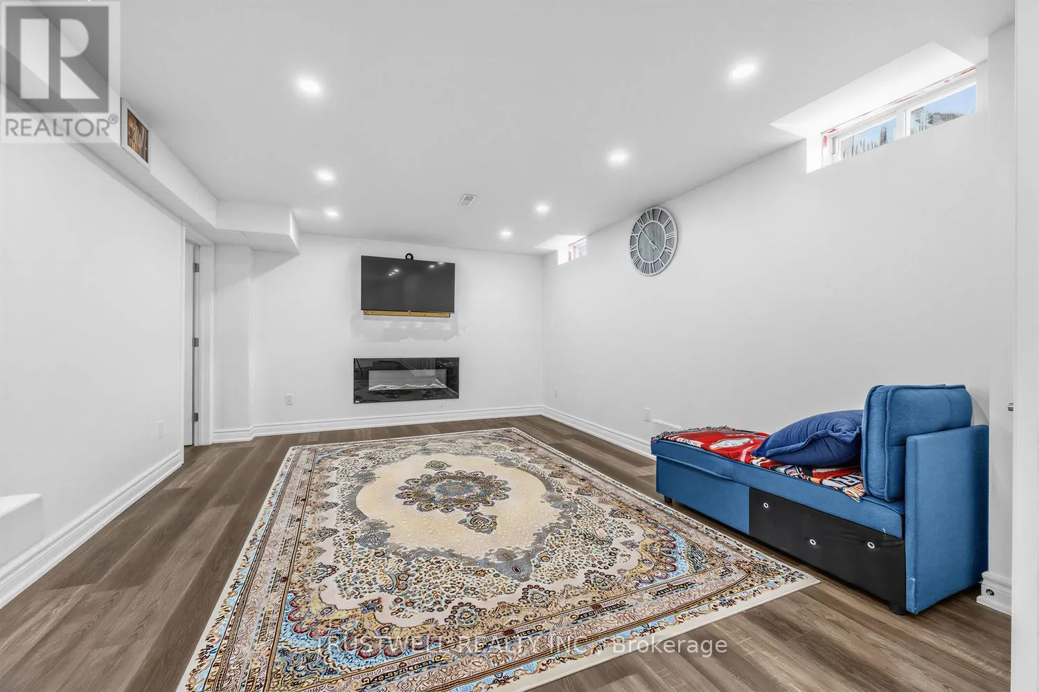 3 WALDRON COURT