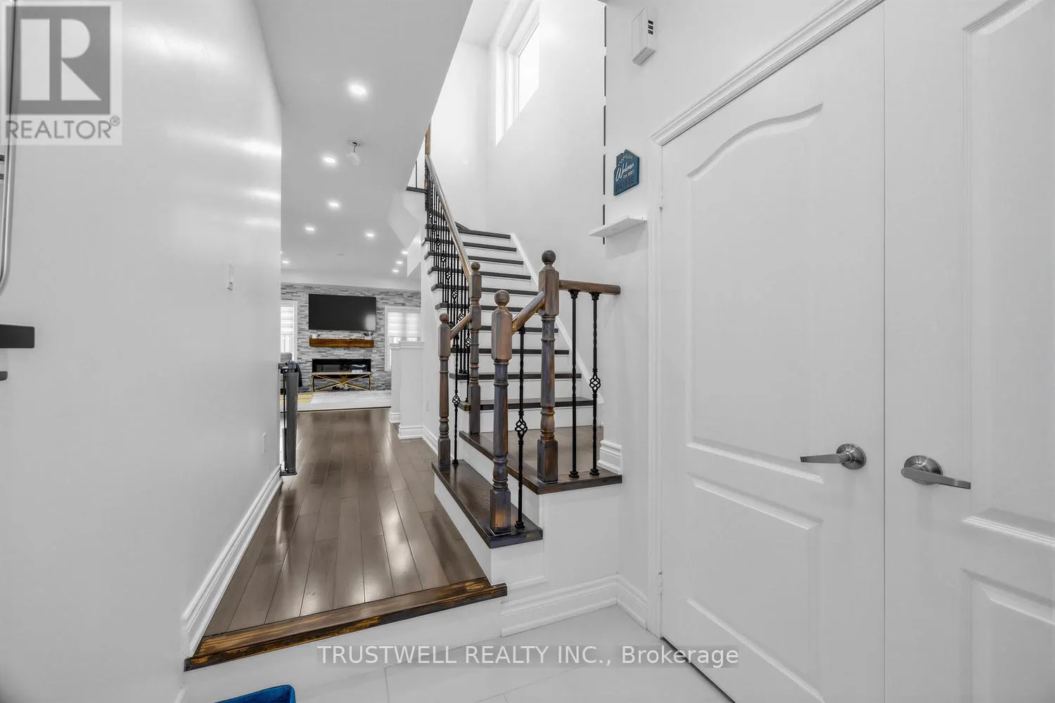 3 WALDRON COURT