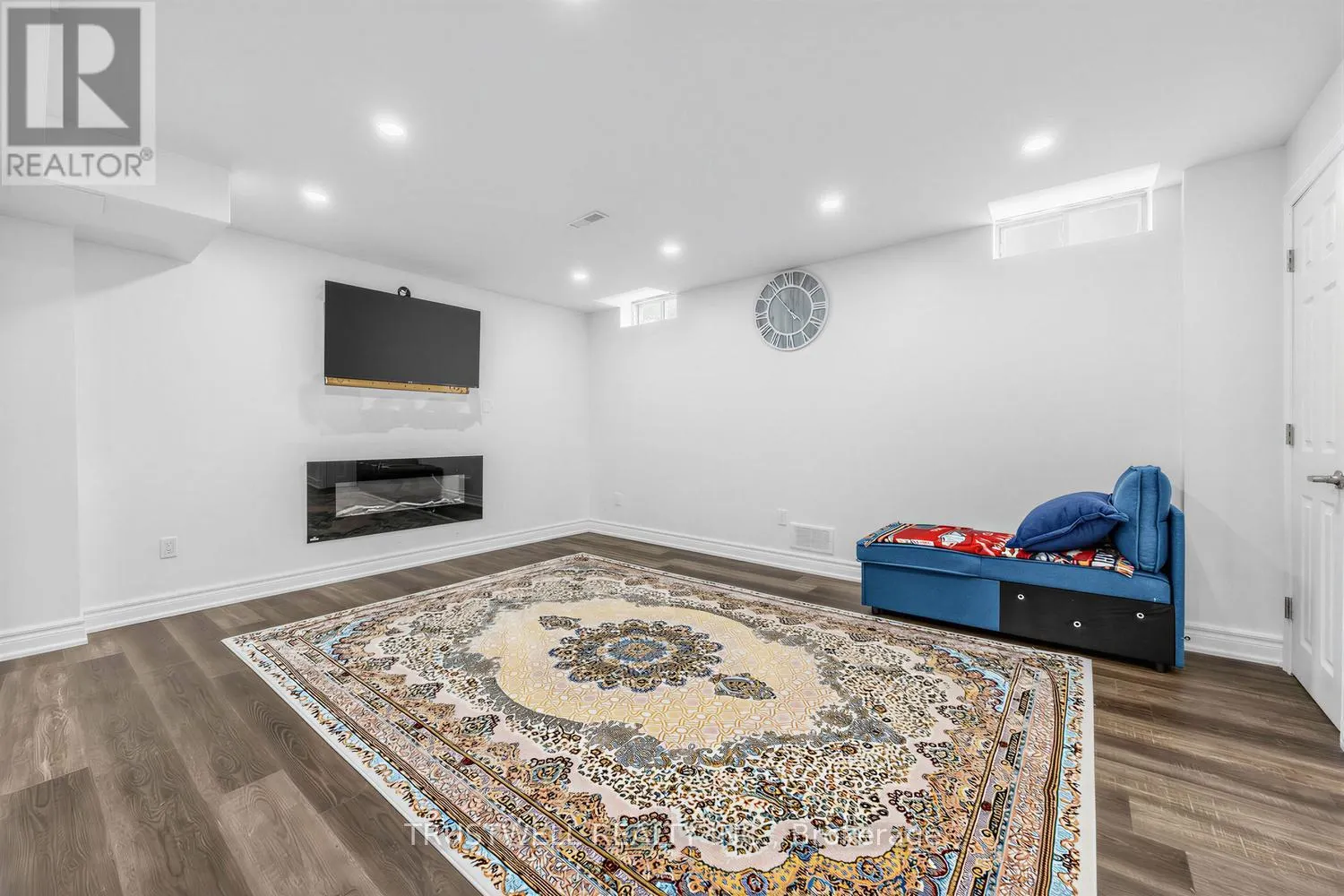 3 WALDRON COURT