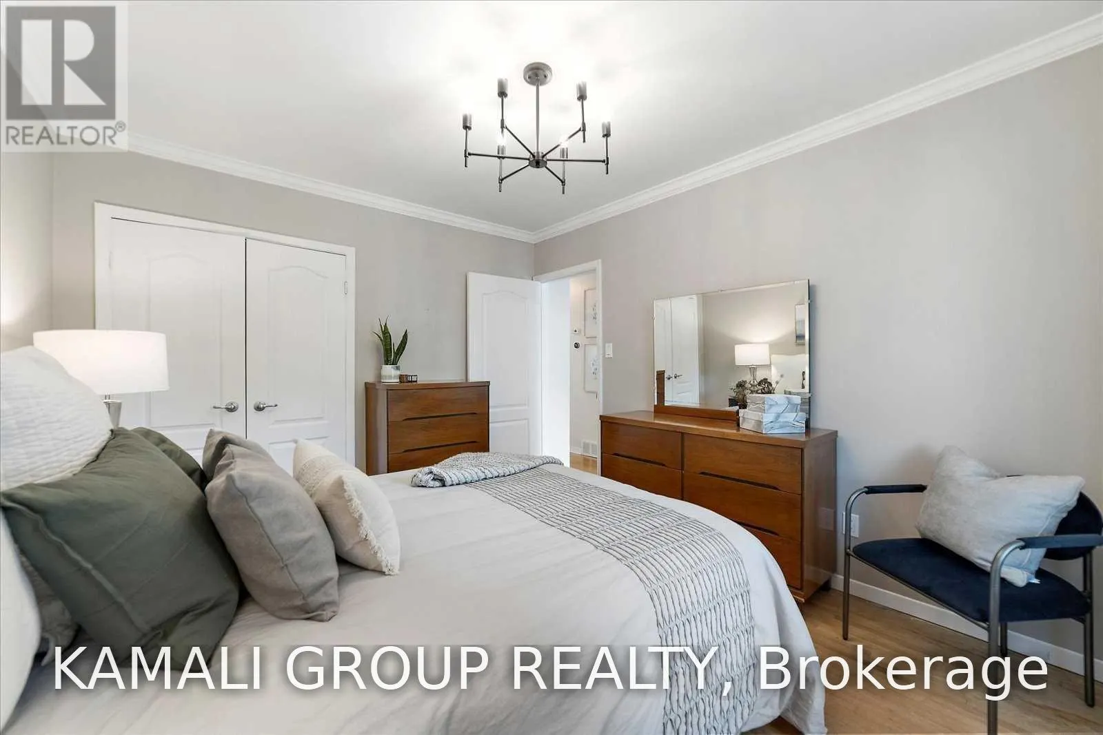 MAIN - 714 GILBERT STREET W