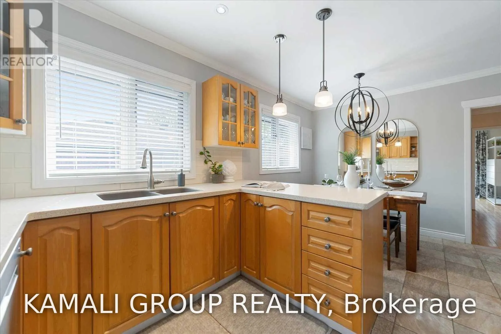 MAIN - 714 GILBERT STREET W