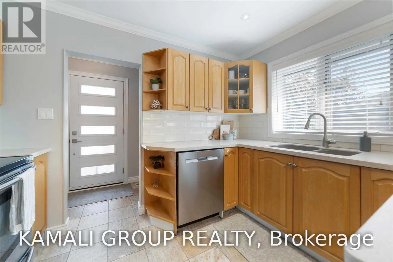MAIN - 714 GILBERT STREET W