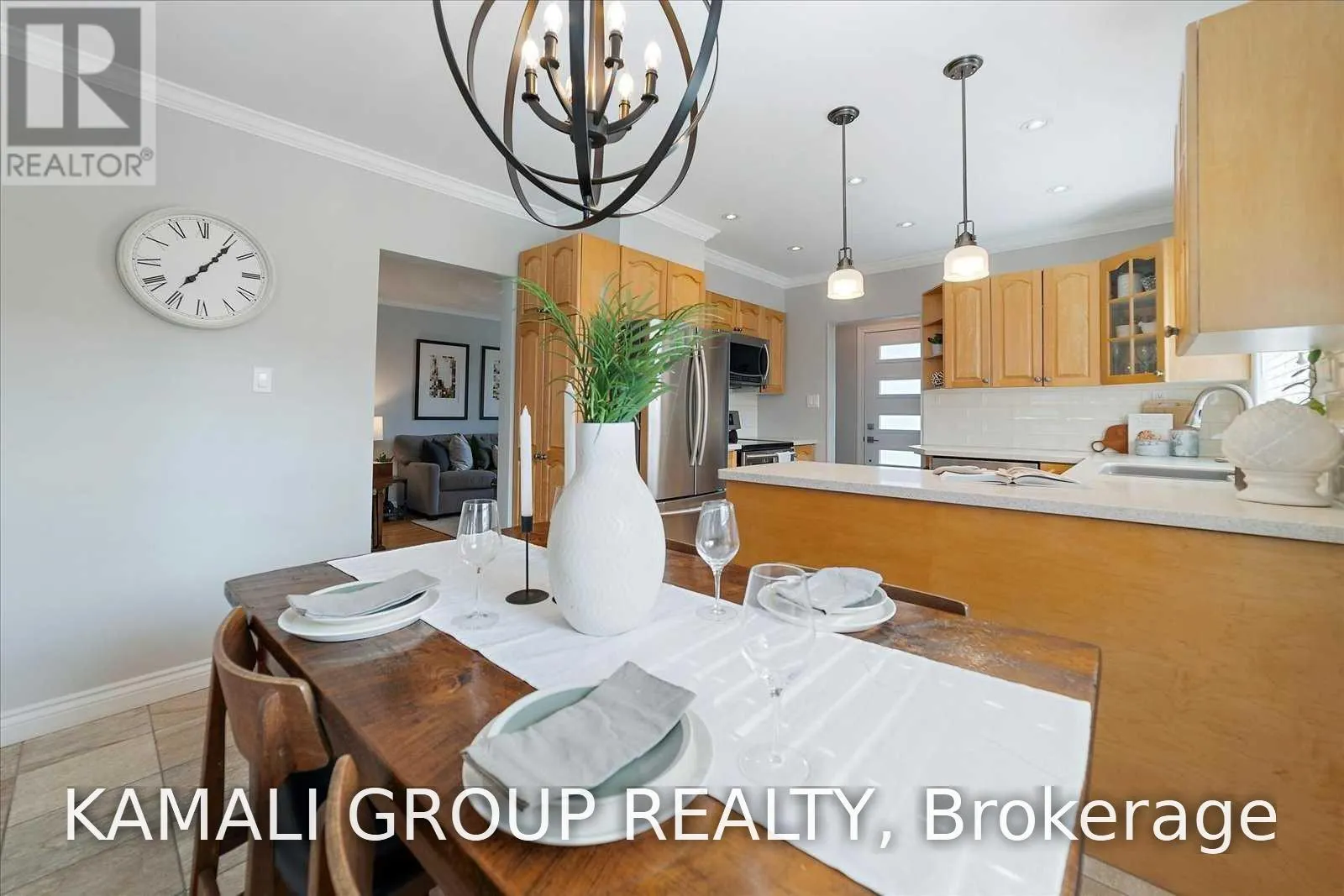 MAIN - 714 GILBERT STREET W