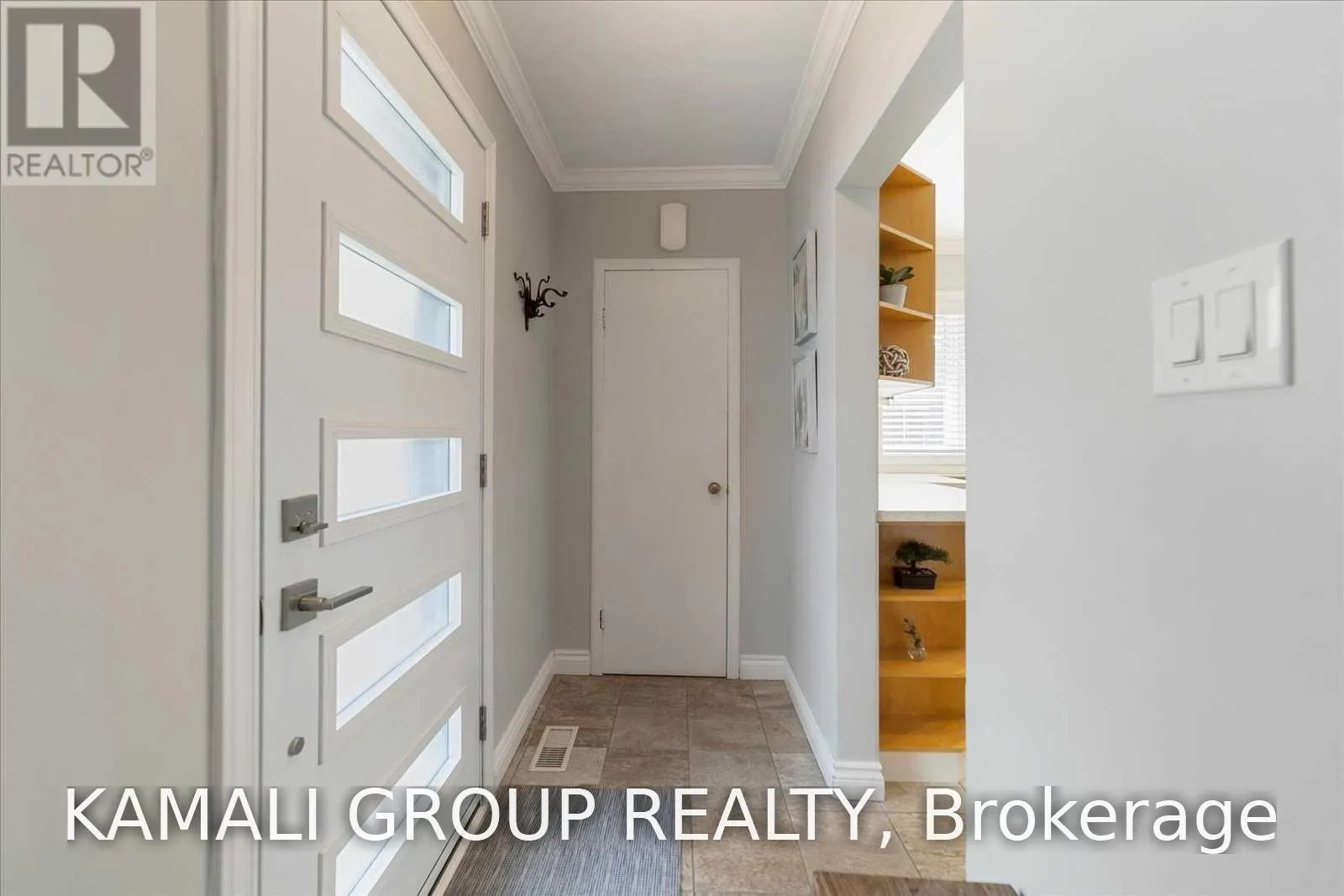 MAIN - 714 GILBERT STREET W