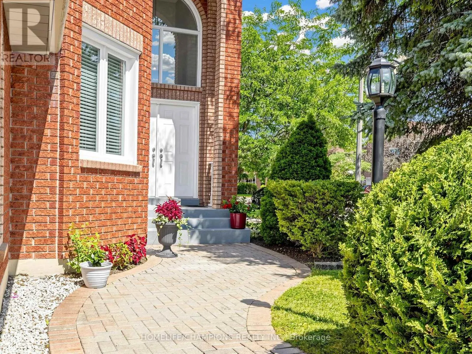 1622 SANDHURST CRESCENT