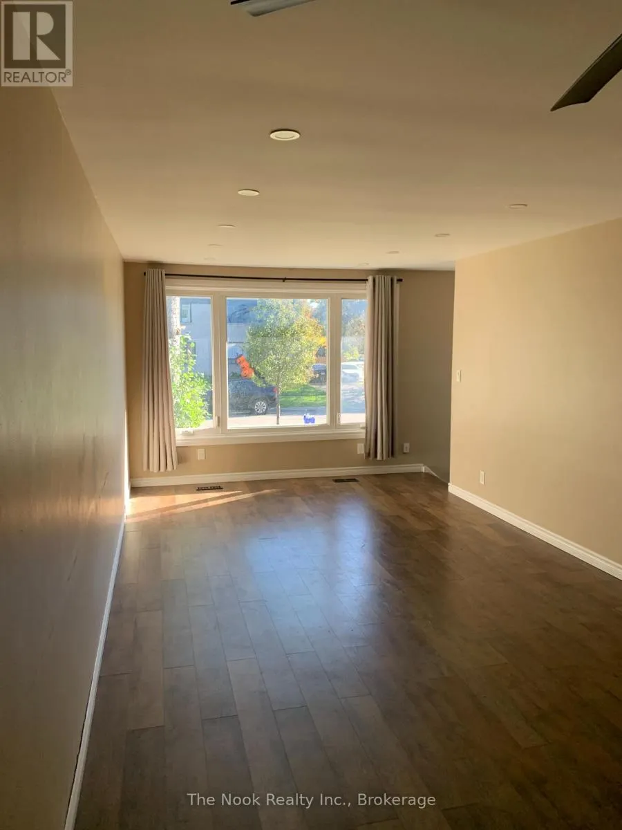 UPPER - 210 DOVEDALE DRIVE #Upper