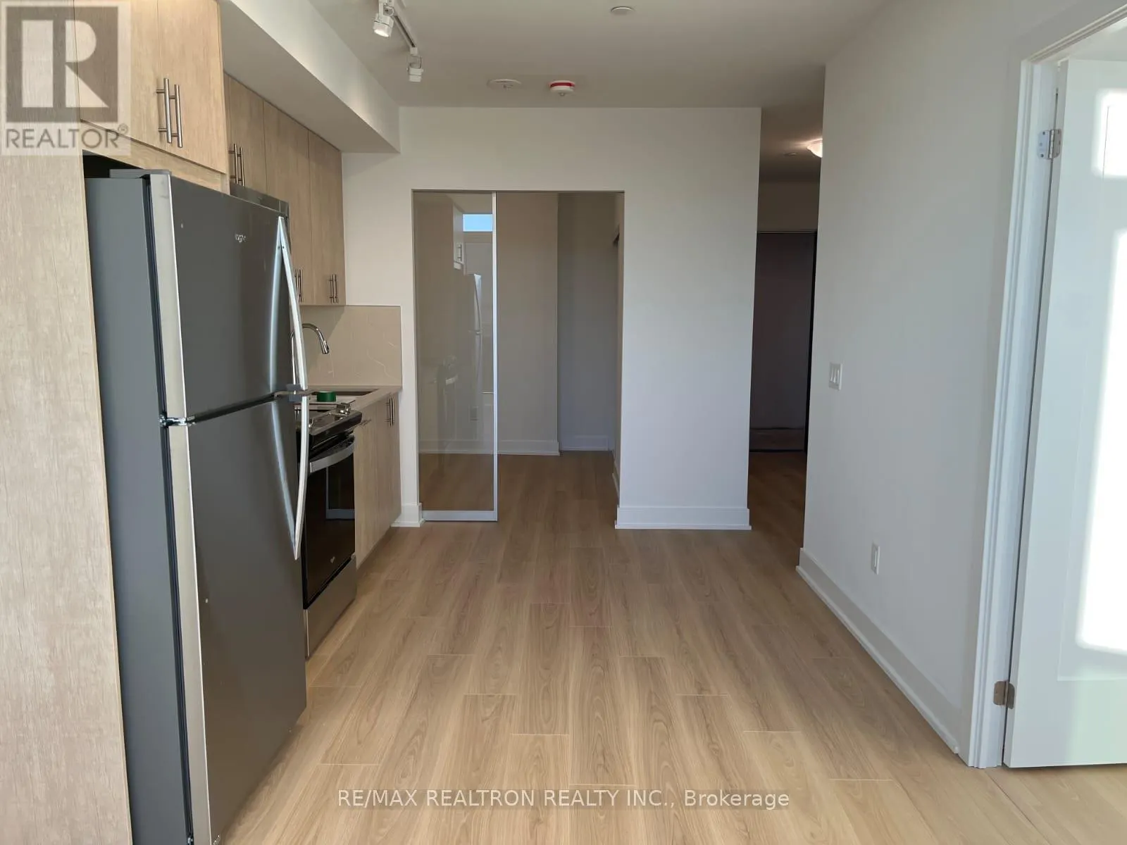 305 - 2545 SIMCOE STREET N