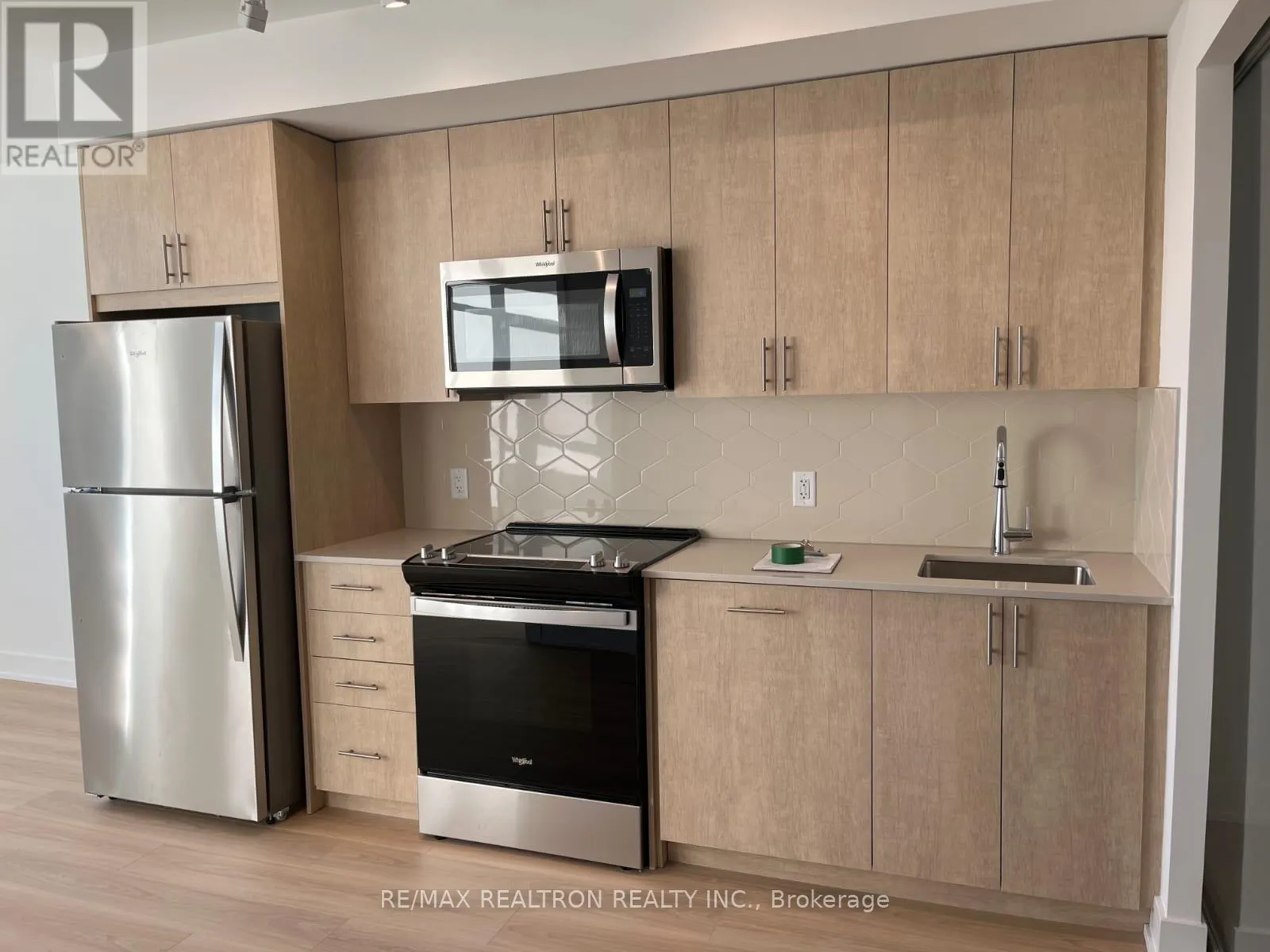 305 - 2545 SIMCOE STREET N