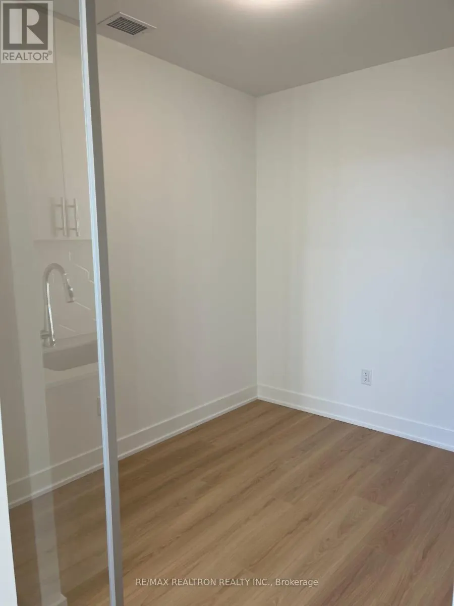 305 - 2545 SIMCOE STREET N
