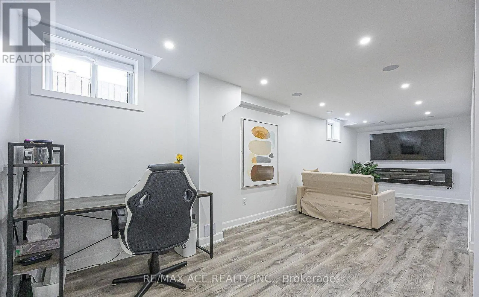 BSMT - 867 RENAISSANCE DRIVE