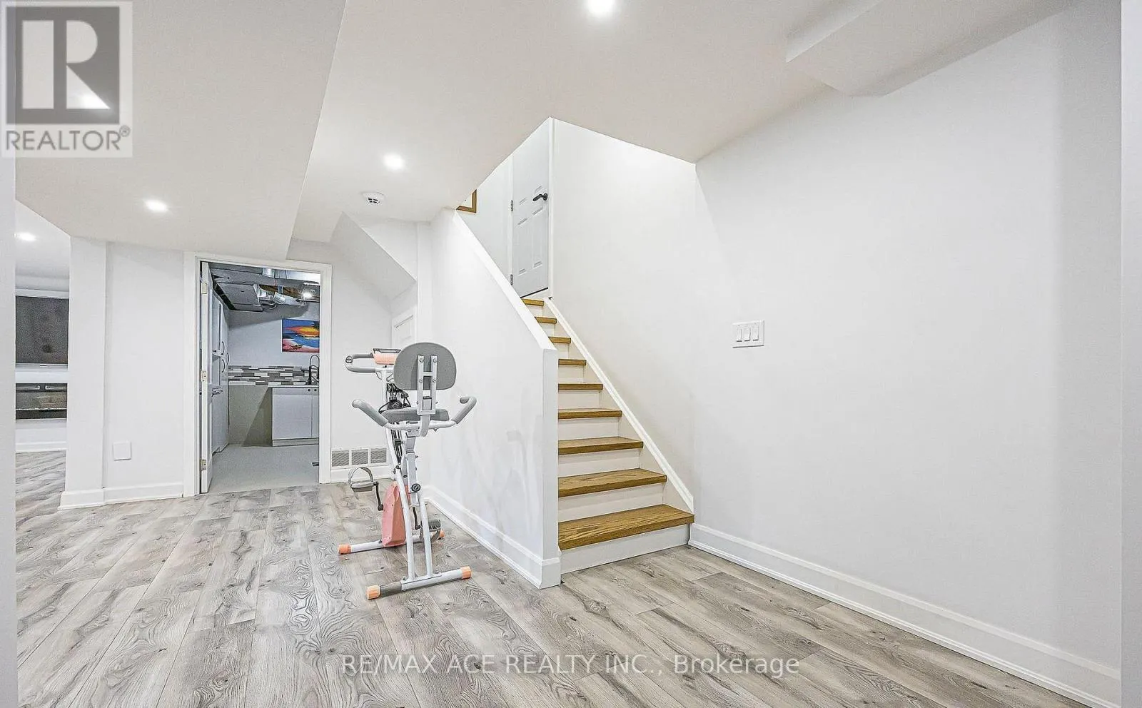 BSMT - 867 RENAISSANCE DRIVE