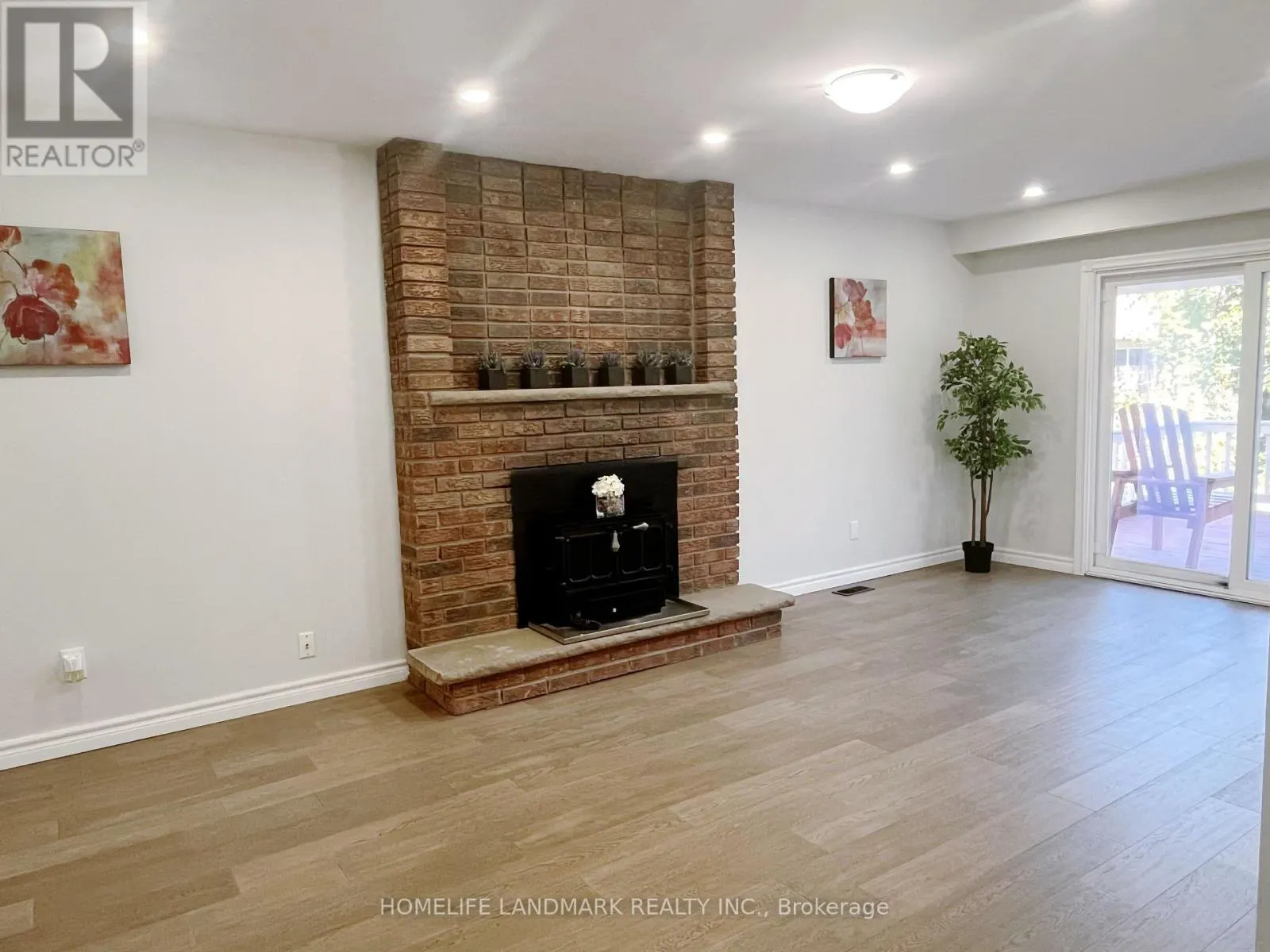 6 SNOWHILL CRESCENT
