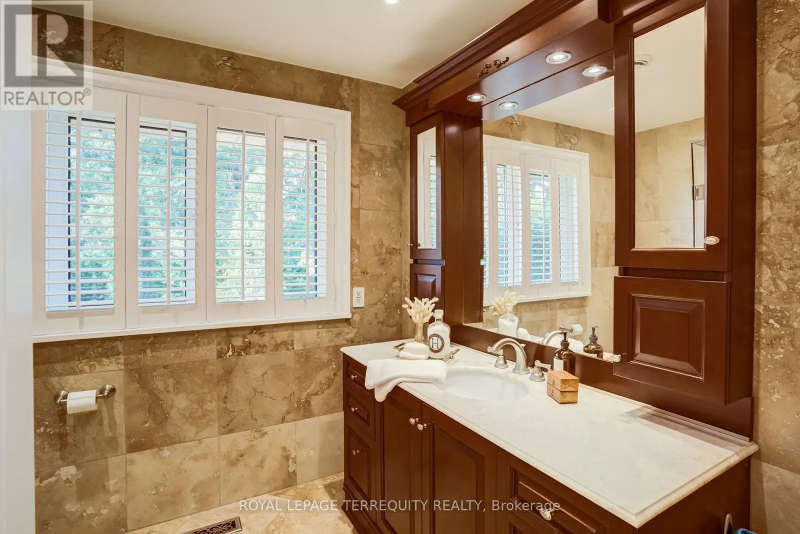 258 GUILDWOOD PARKWAY
