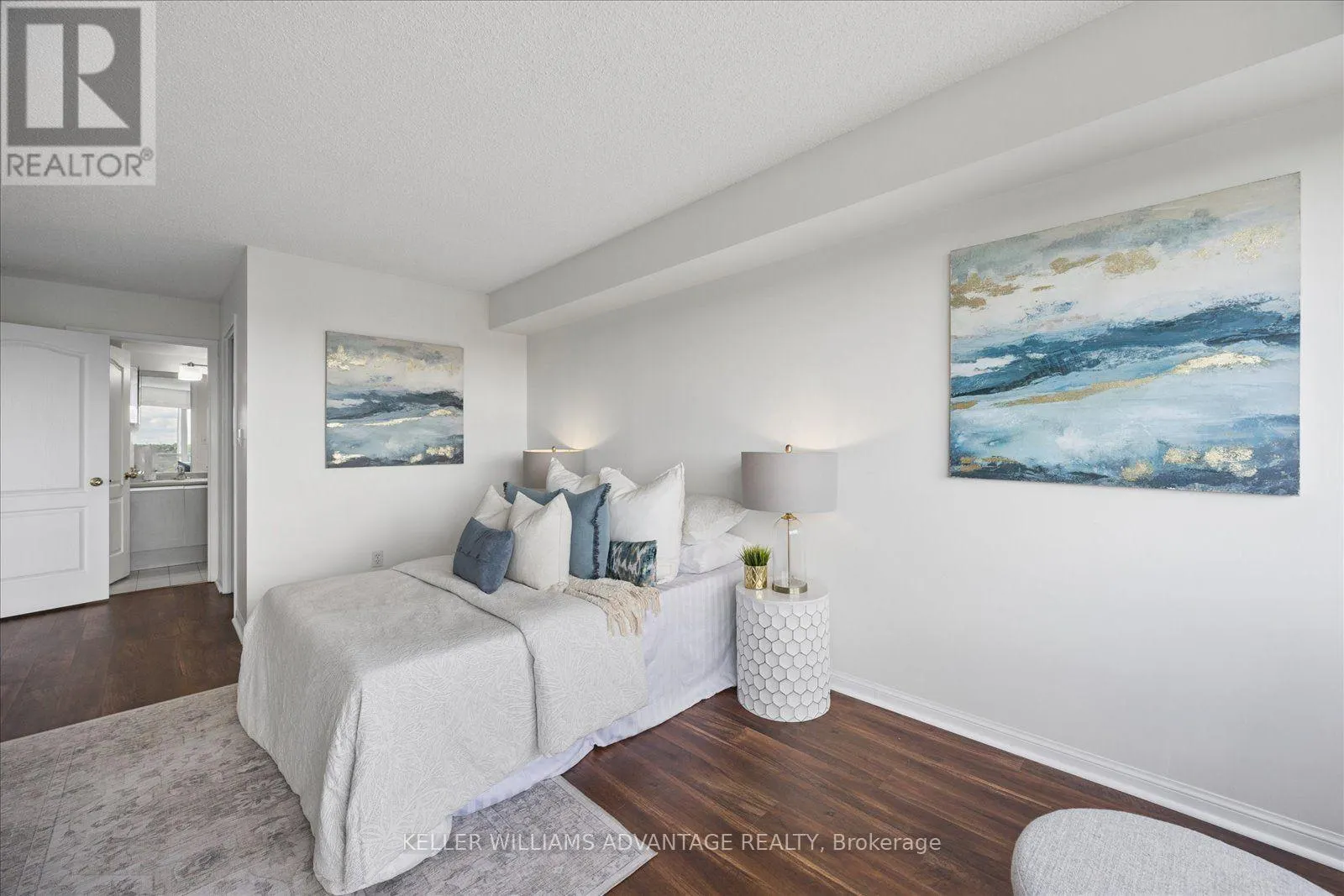 903 - 712 ROSSLAND ROAD E