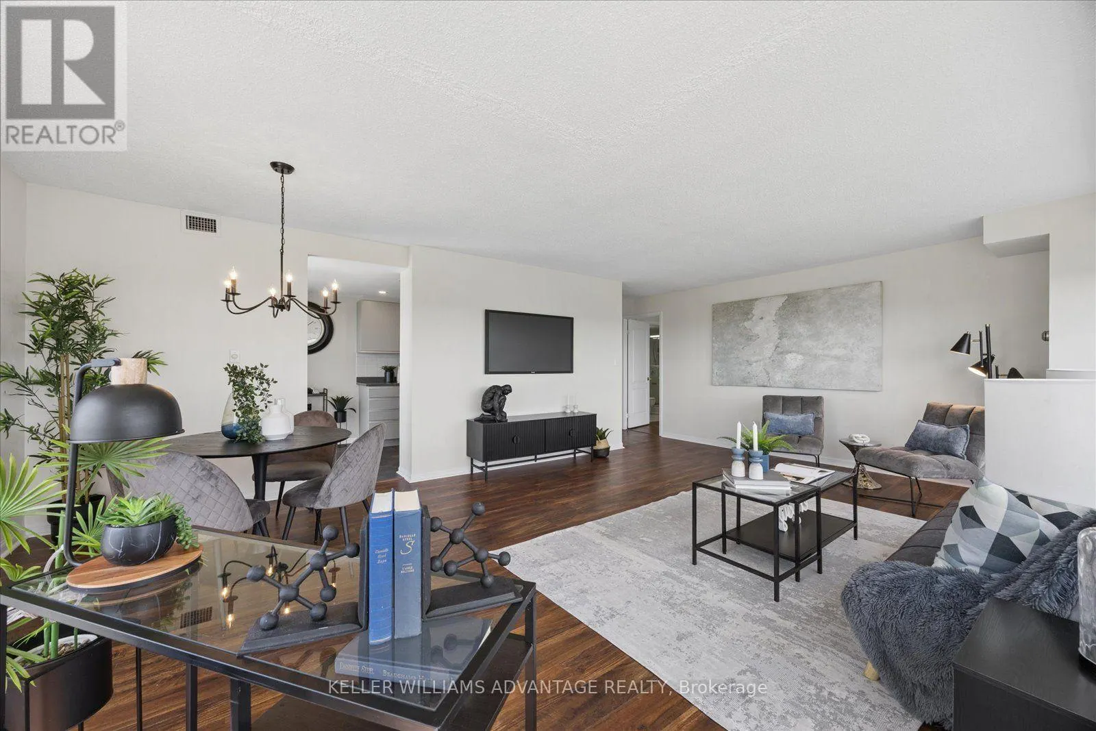 903 - 712 ROSSLAND ROAD E