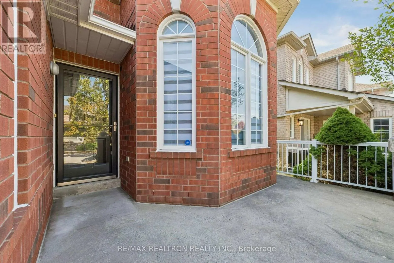 58 LUROSA CRESCENT