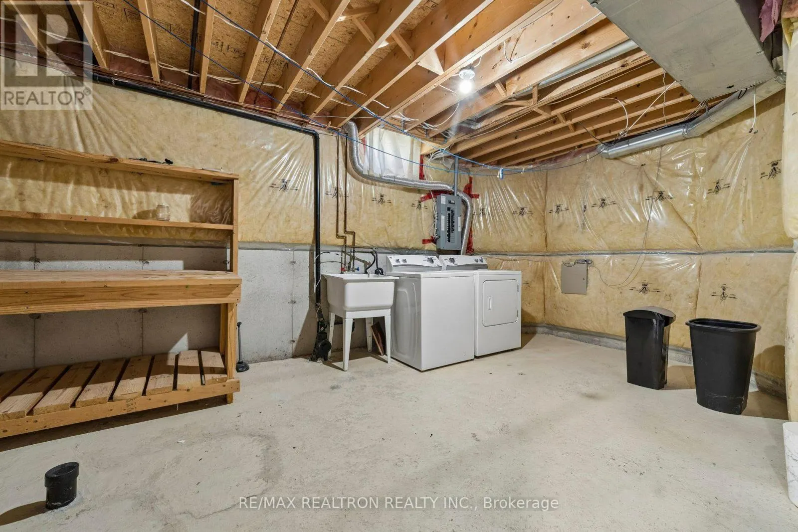 58 LUROSA CRESCENT