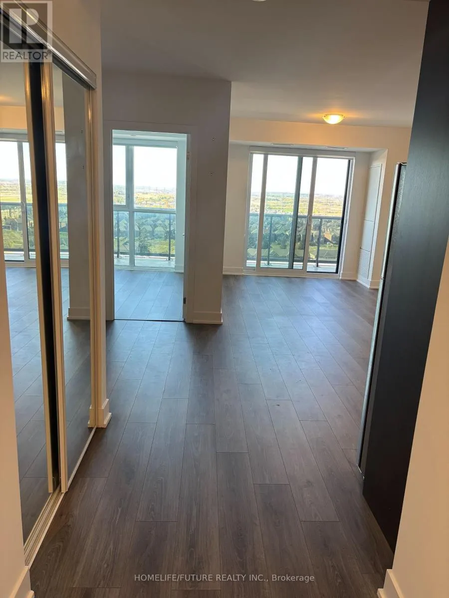 1608 - 2545 SIMCOE STREET