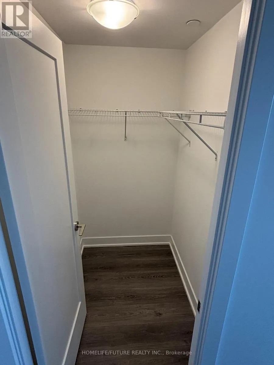 1608 - 2545 SIMCOE STREET