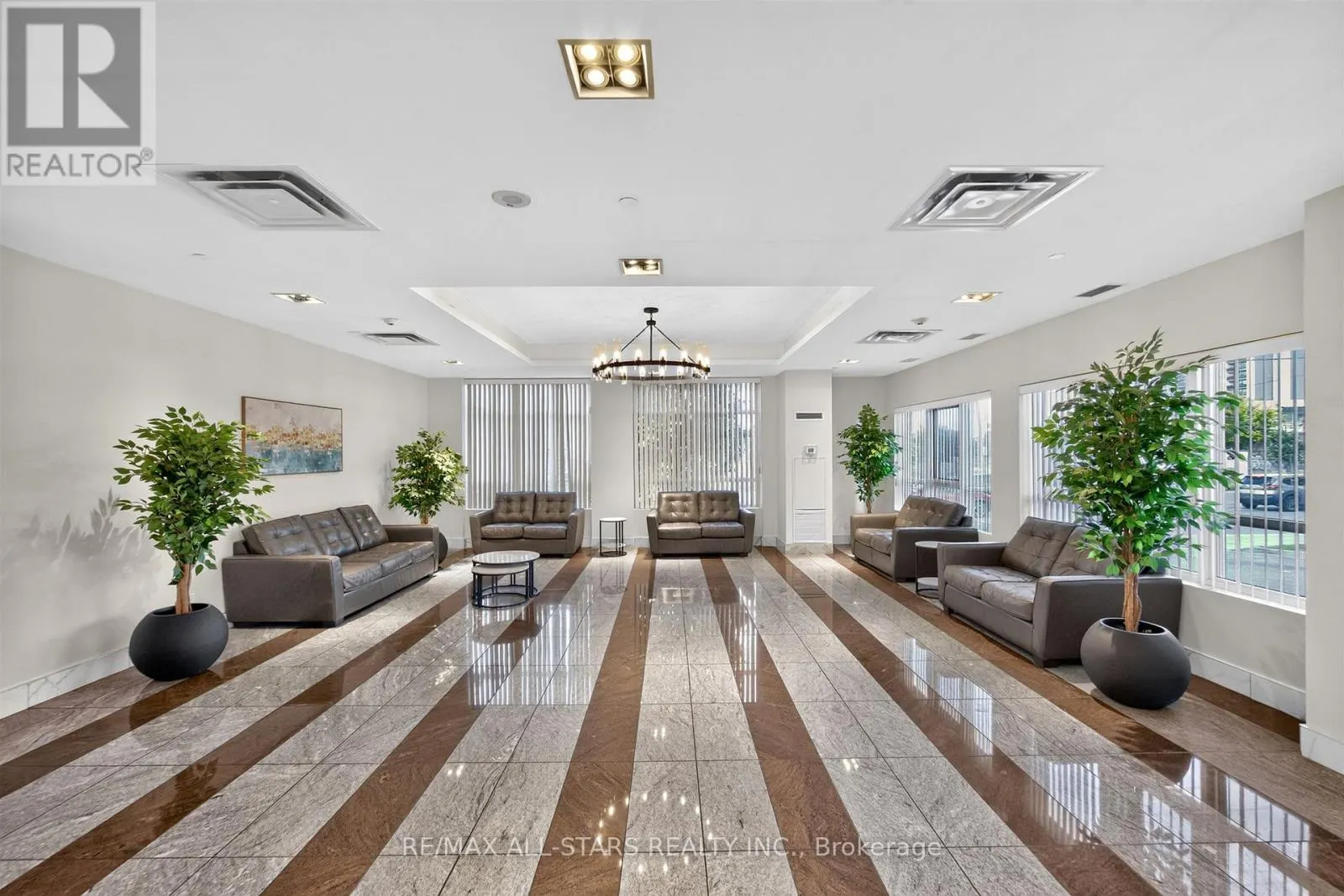 2009 - 1328 BIRCHMOUNT ROAD