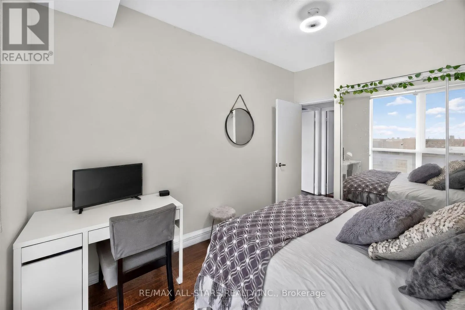 2009 - 1328 BIRCHMOUNT ROAD