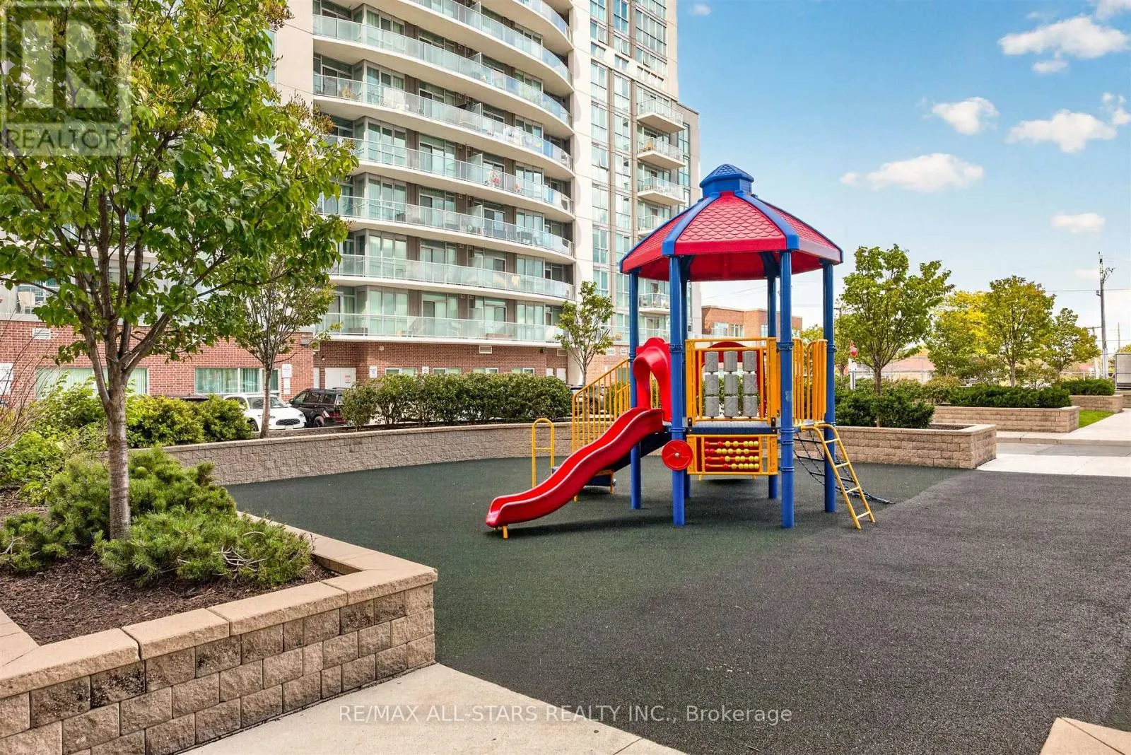 2009 - 1328 BIRCHMOUNT ROAD