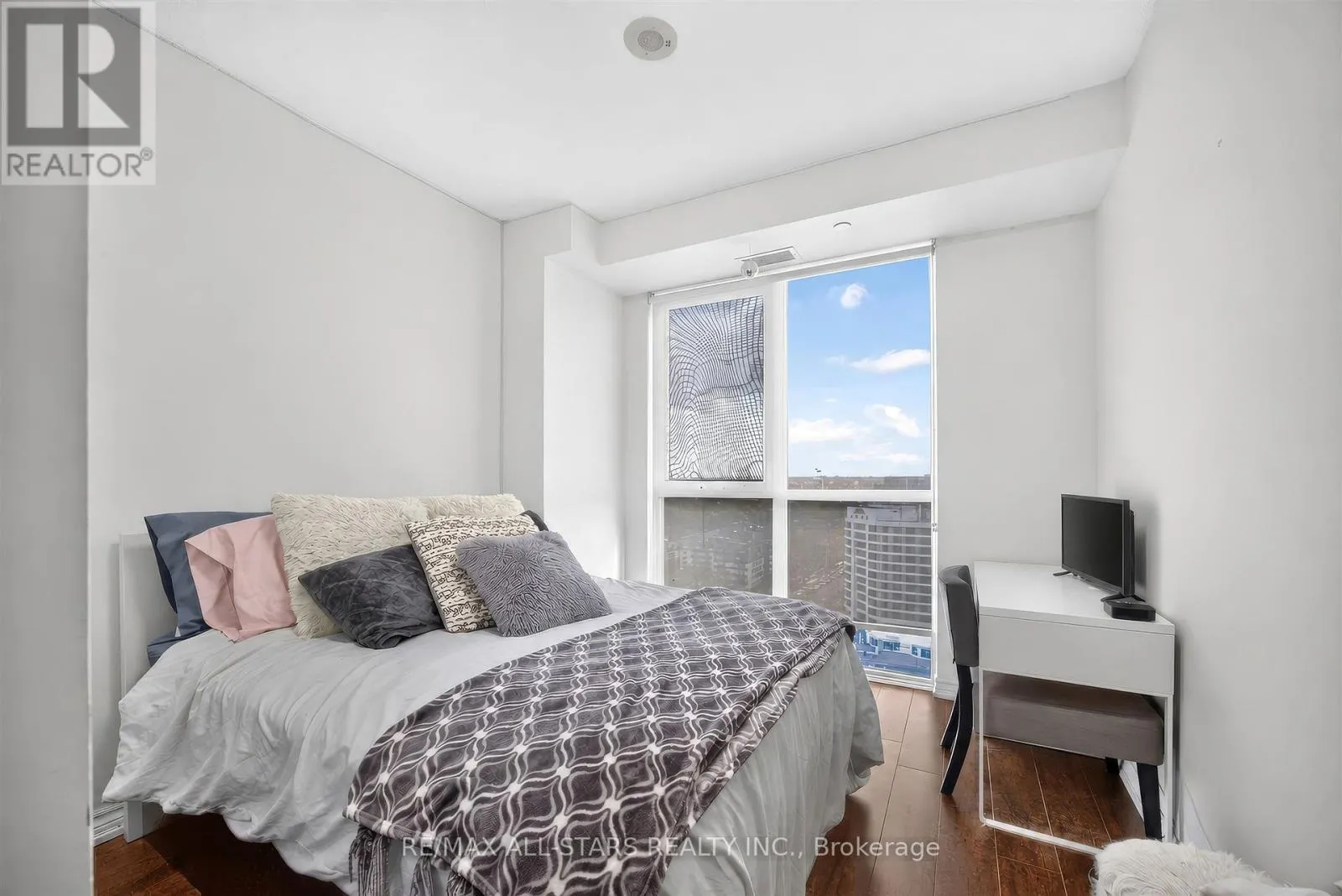 2009 - 1328 BIRCHMOUNT ROAD