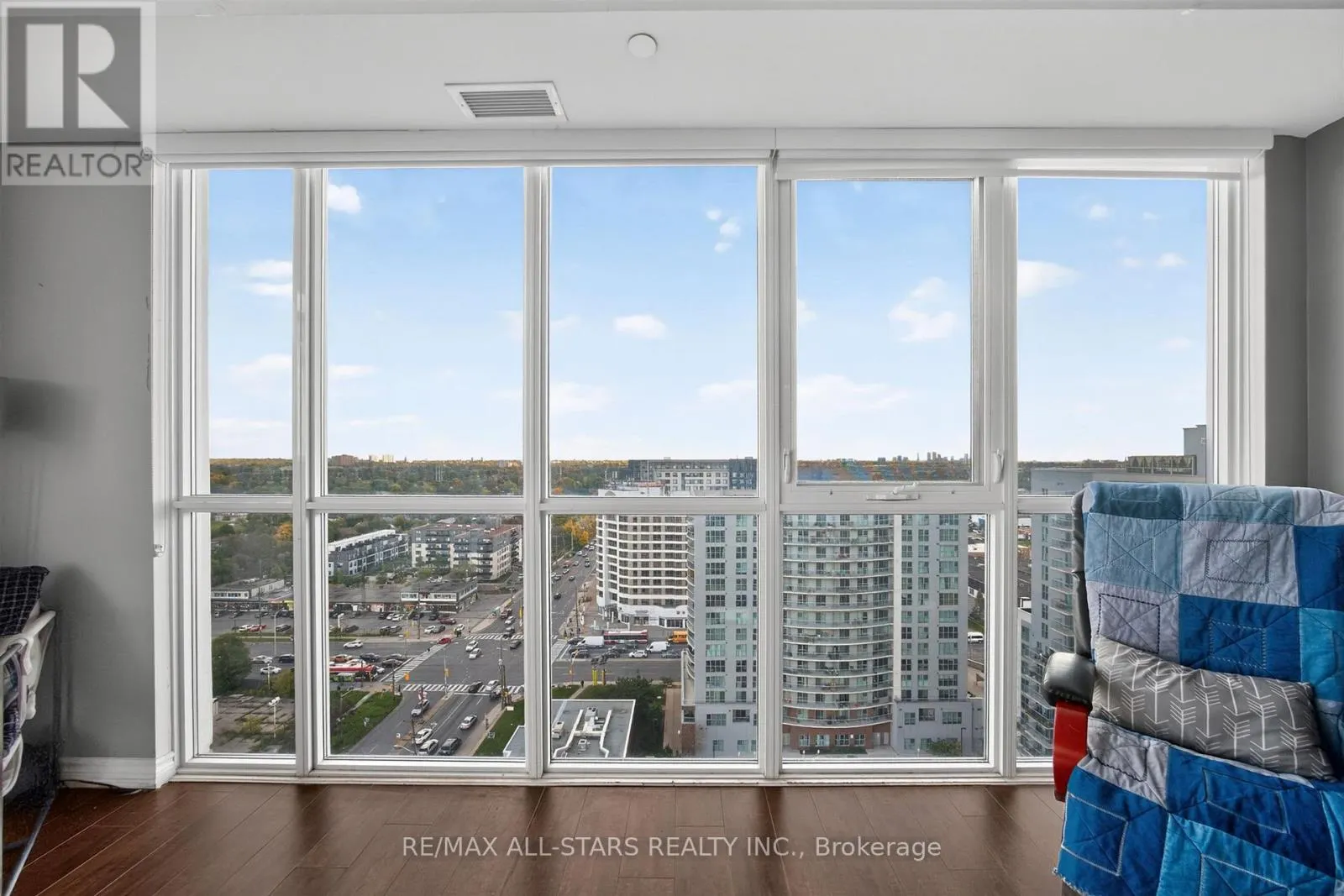 2009 - 1328 BIRCHMOUNT ROAD
