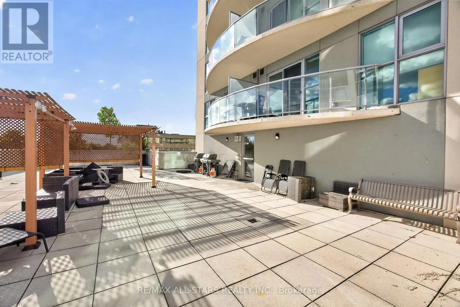 2009 - 1328 BIRCHMOUNT ROAD