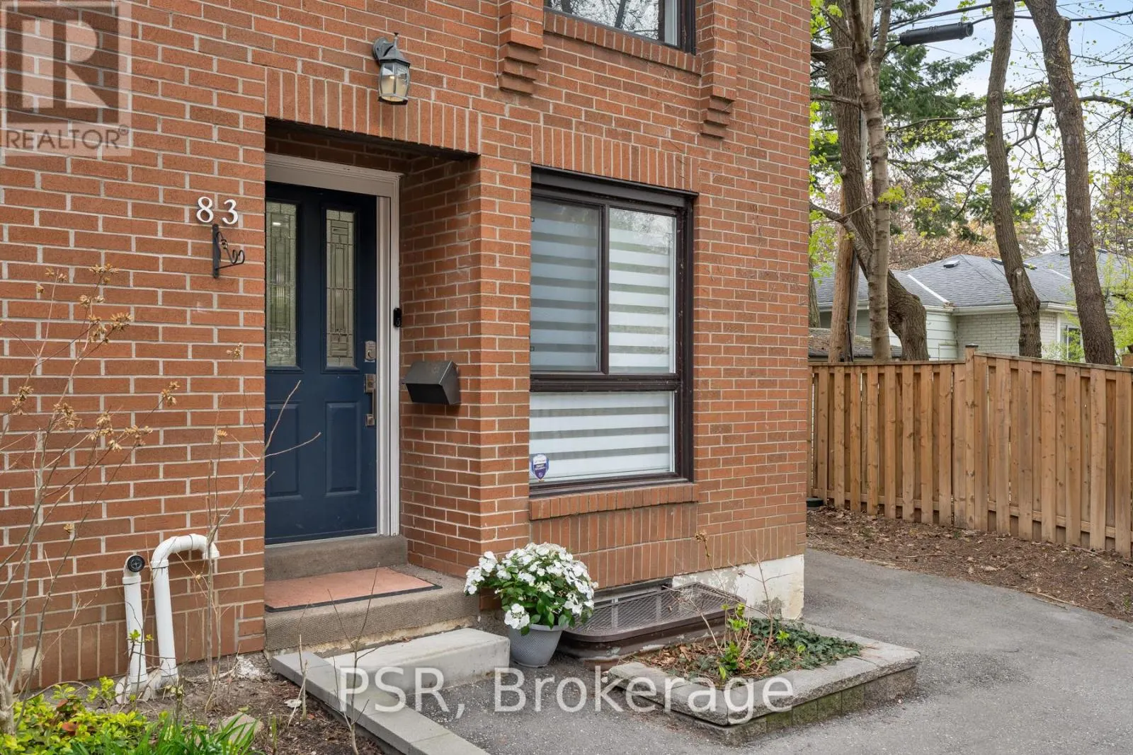 83 - 28 LIVINGSTON ROAD