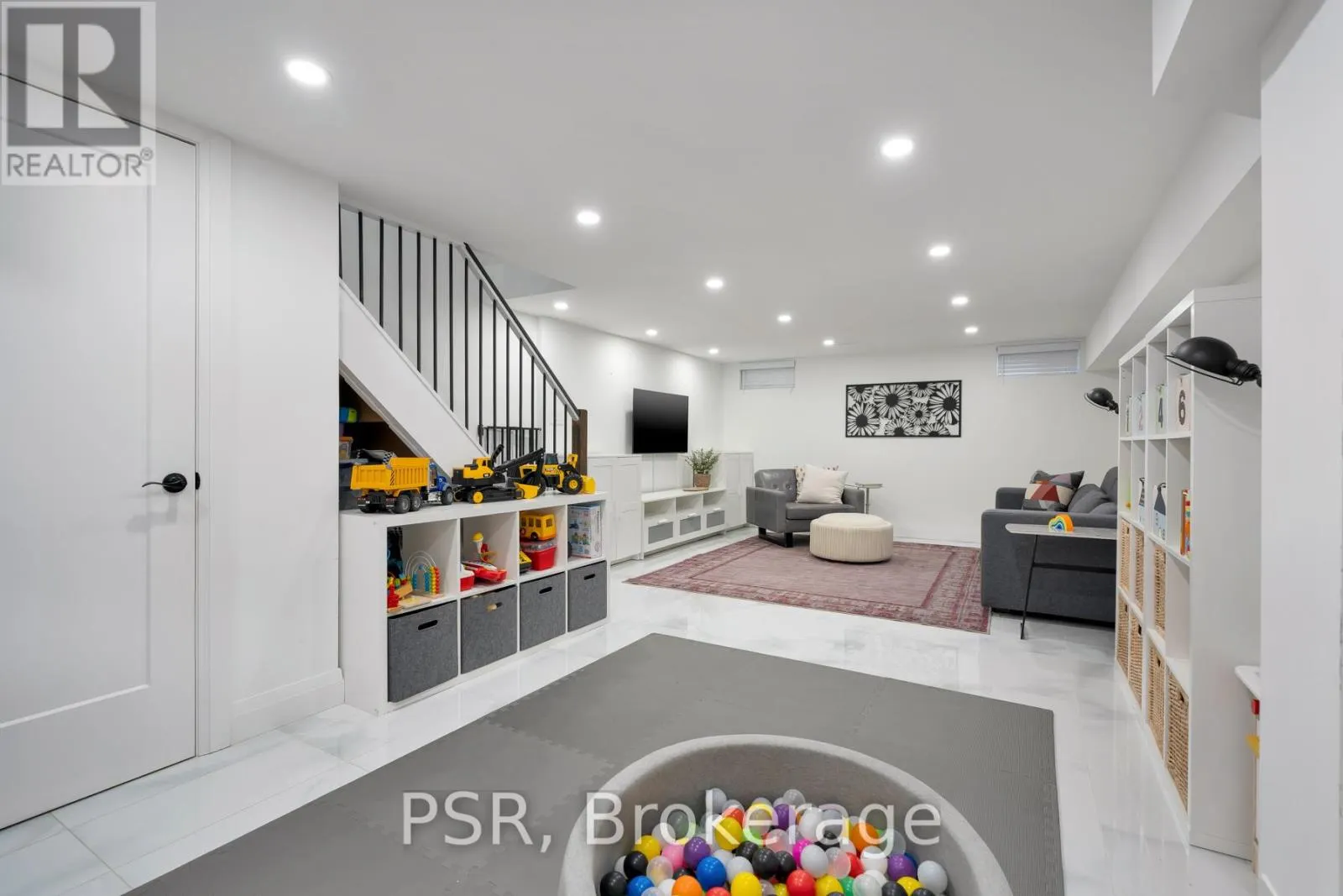 83 - 28 LIVINGSTON ROAD