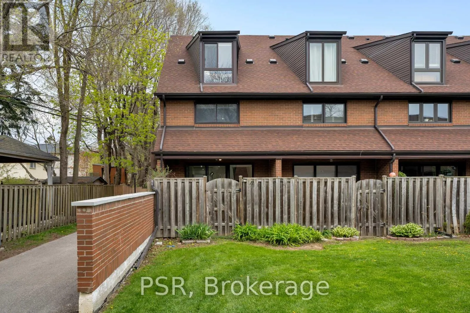 83 - 28 LIVINGSTON ROAD