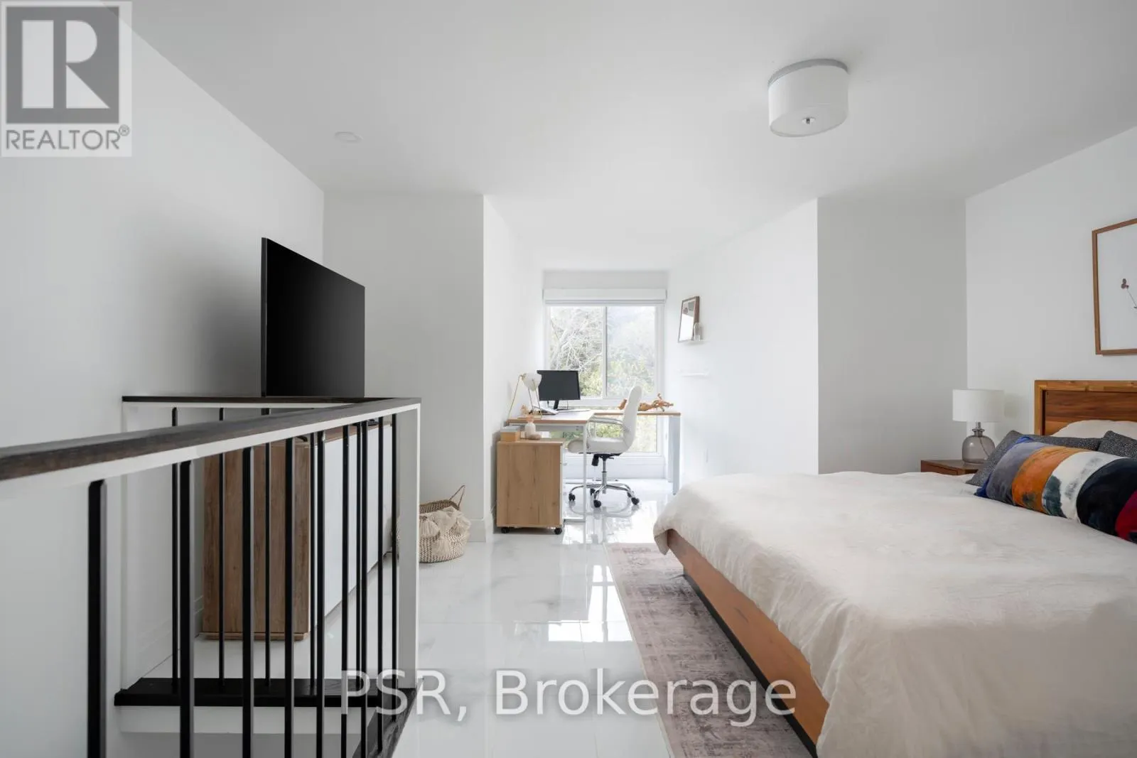 83 - 28 LIVINGSTON ROAD