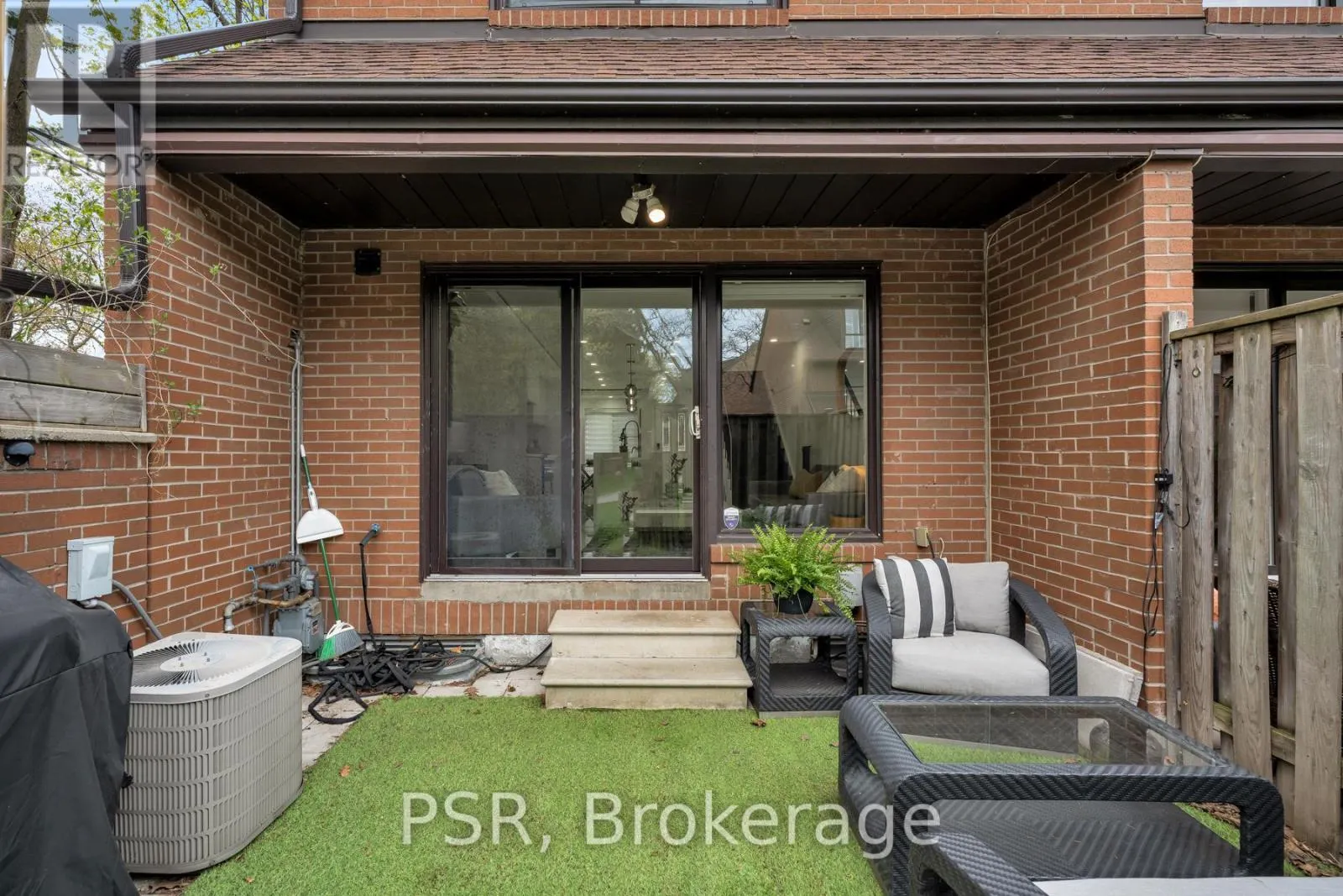 83 - 28 LIVINGSTON ROAD