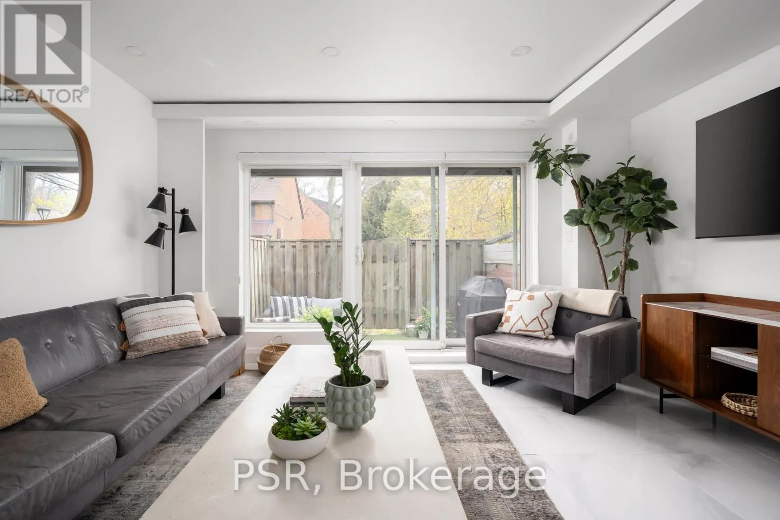 83 - 28 LIVINGSTON ROAD