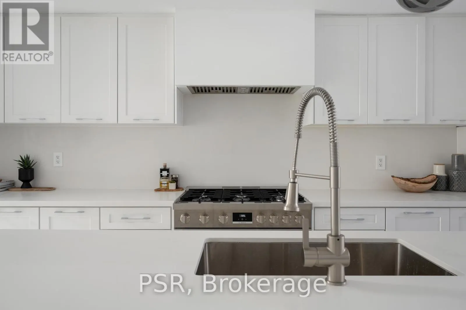 83 - 28 LIVINGSTON ROAD