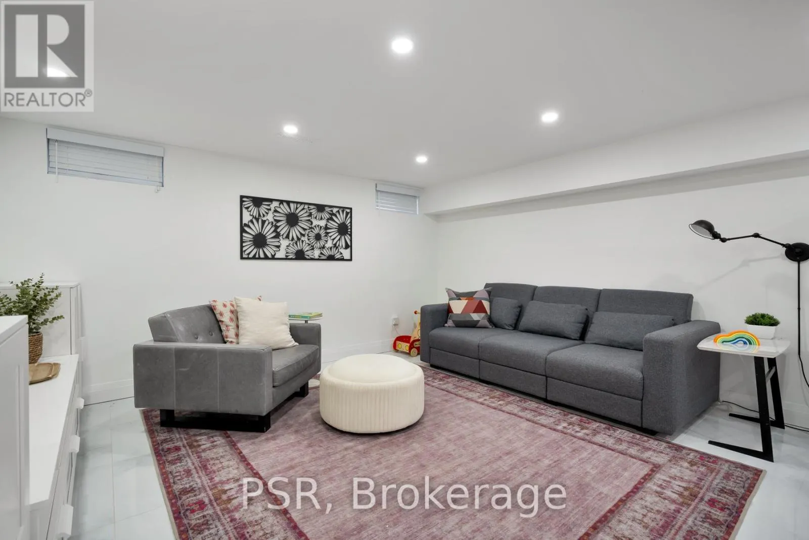 83 - 28 LIVINGSTON ROAD