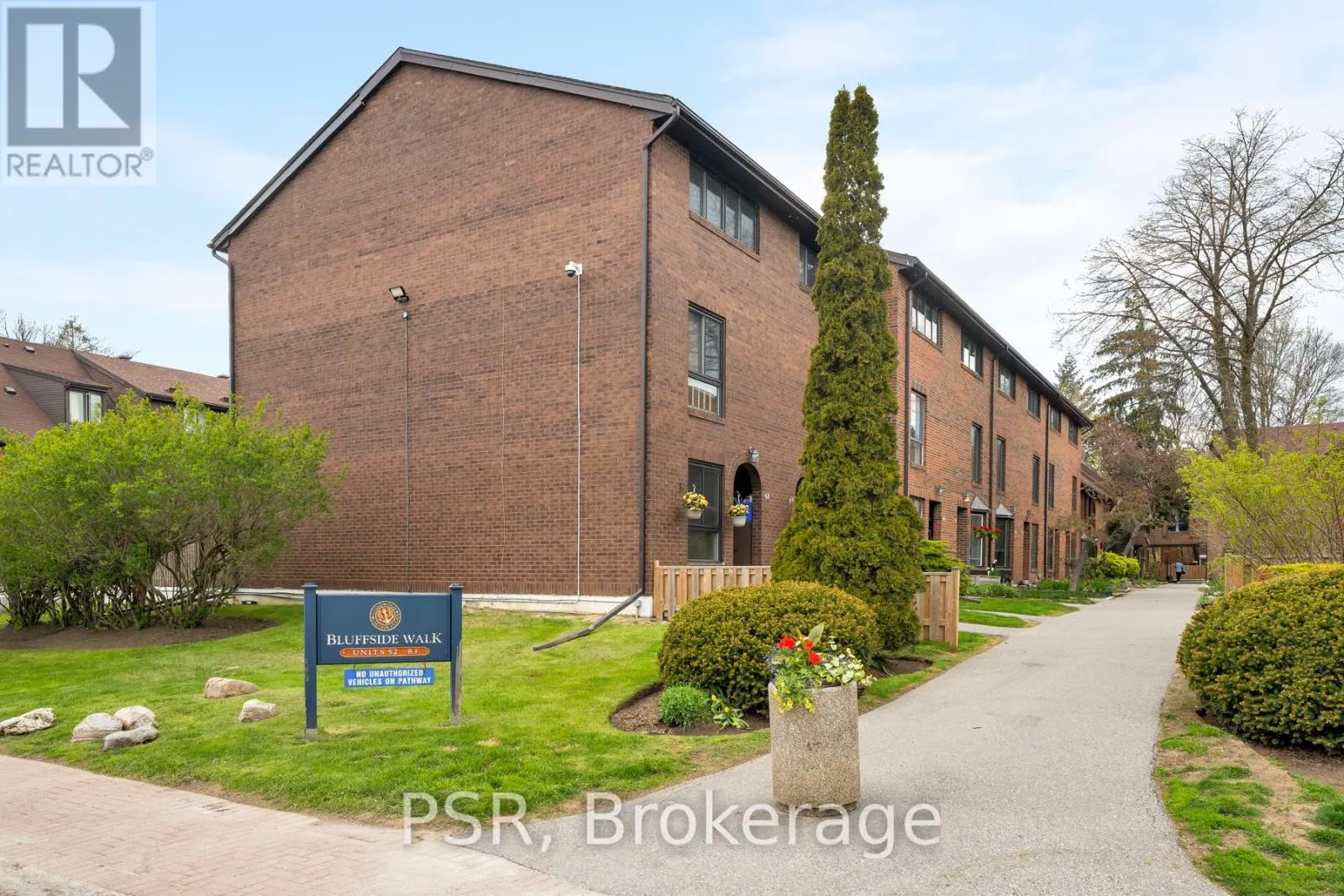 83 - 28 LIVINGSTON ROAD