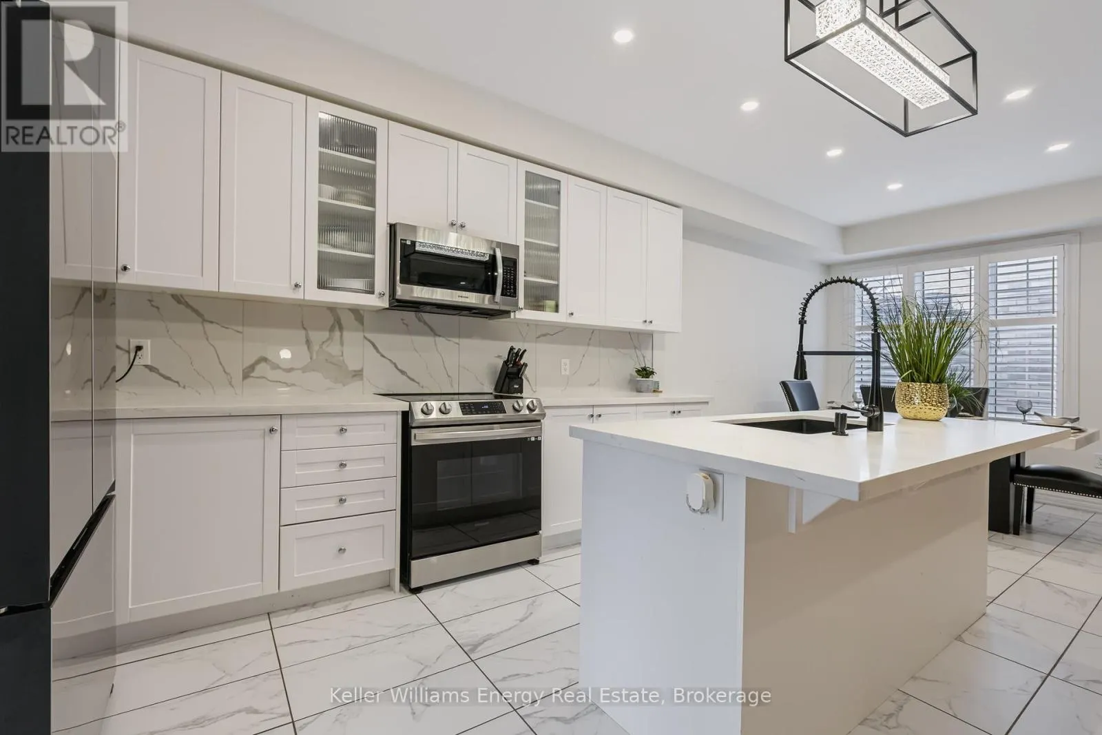 165 CORONATION ROAD