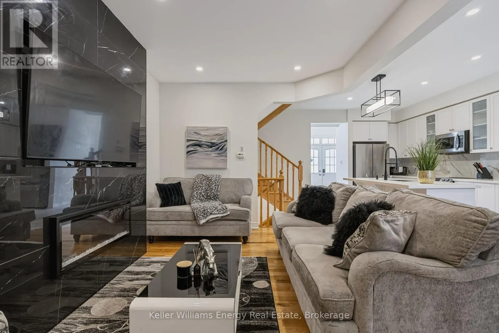 165 CORONATION ROAD