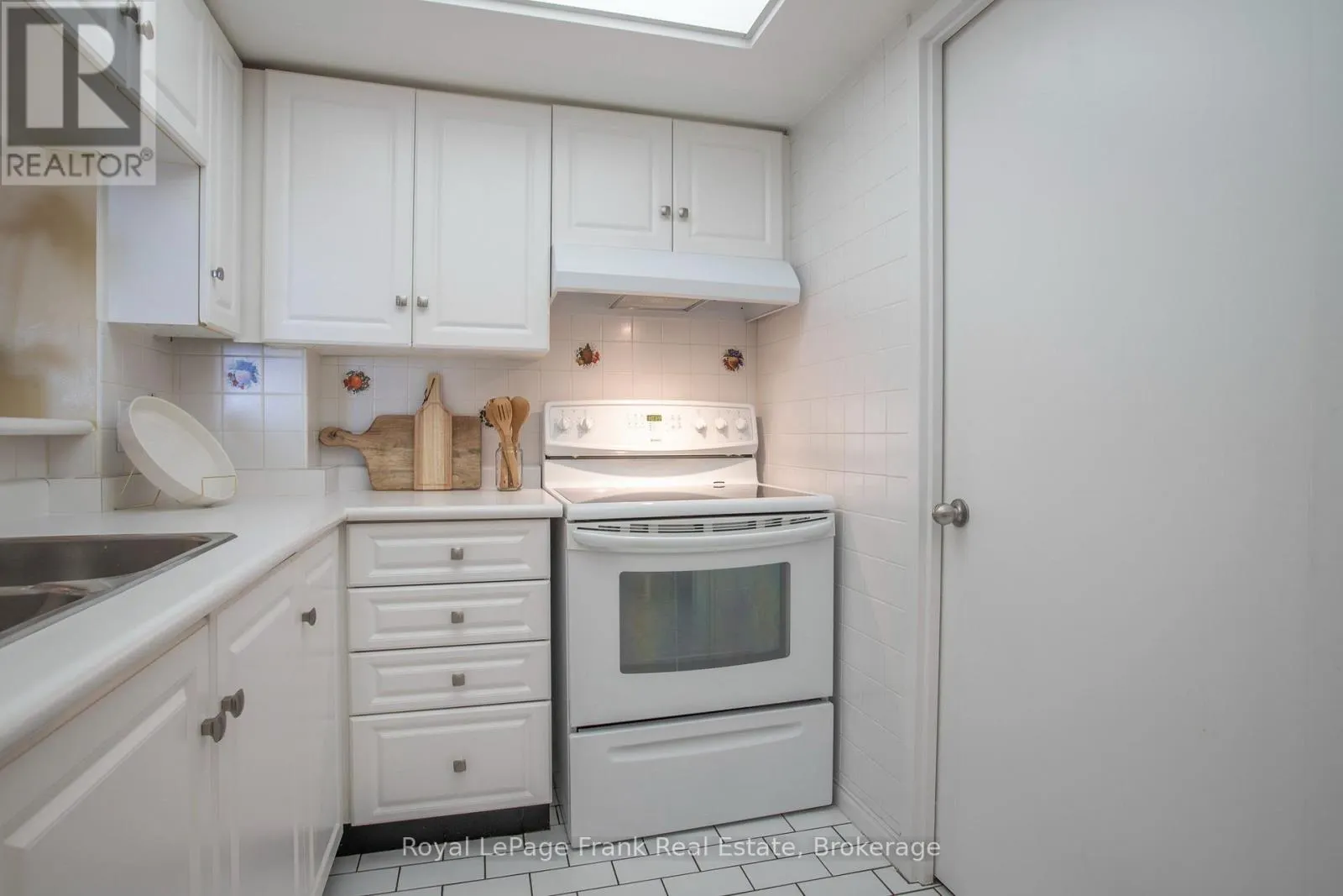 1103 - 360 WATSON STREET W #1103