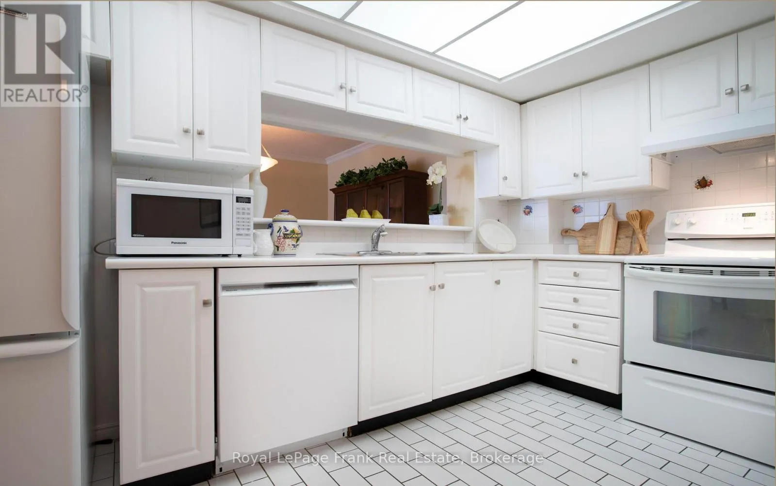 1103 - 360 WATSON STREET W #1103