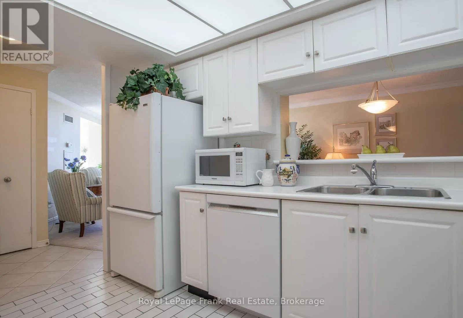 1103 - 360 WATSON STREET W #1103