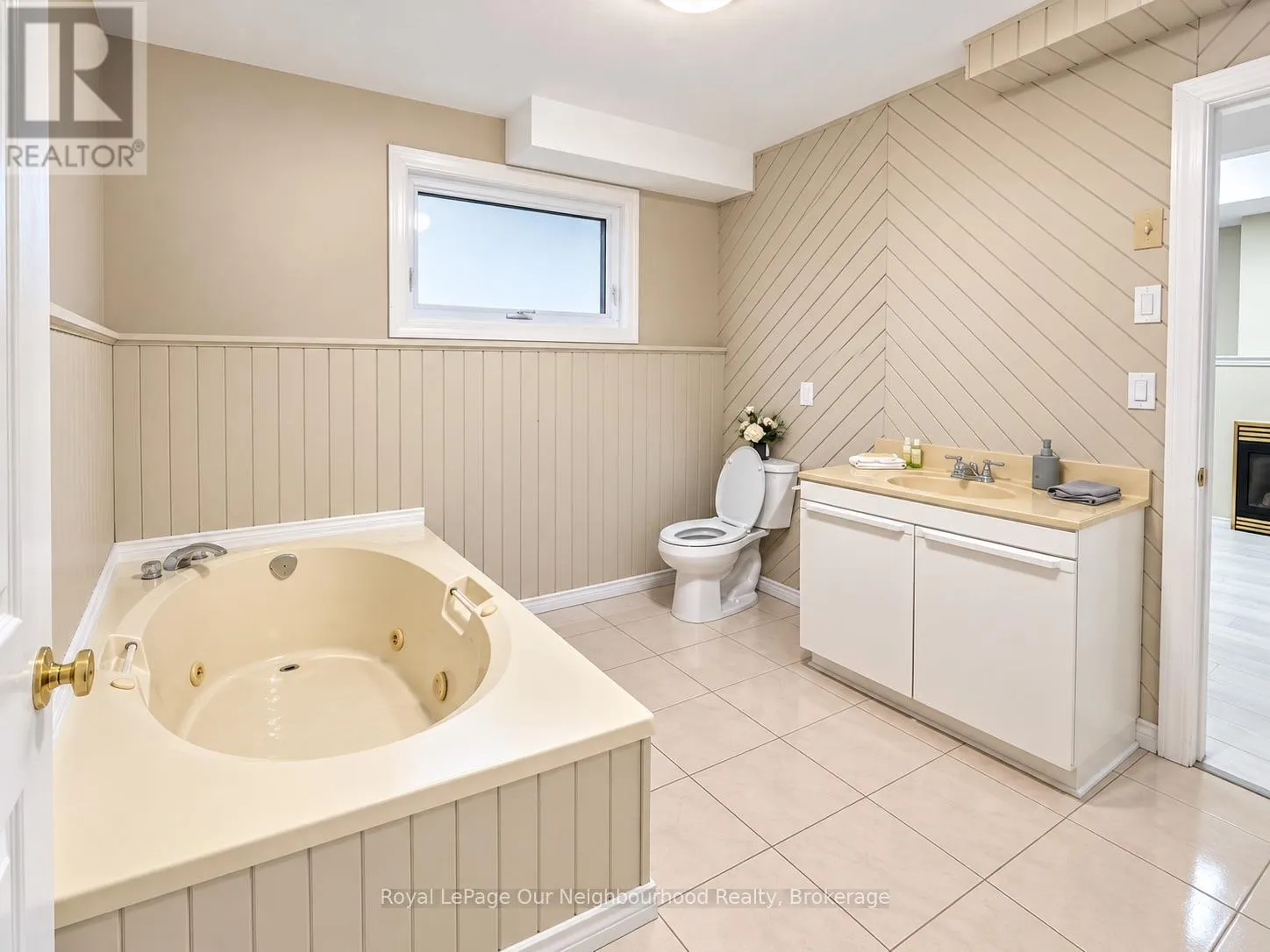 74 CENTREFIELD DRIVE