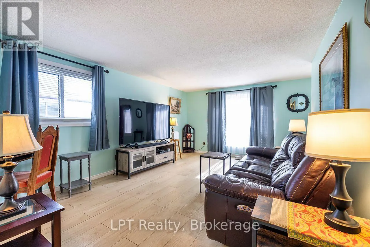 745 GRANDVIEW DRIVE